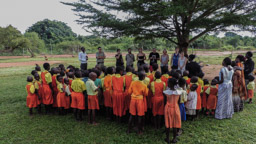 Altersstruktur in Uganda -  
0-14 Jahre:  49,9%